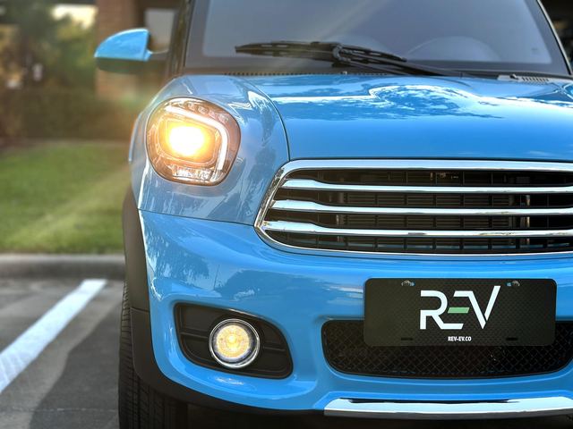 REV M2 grille and headlight detail